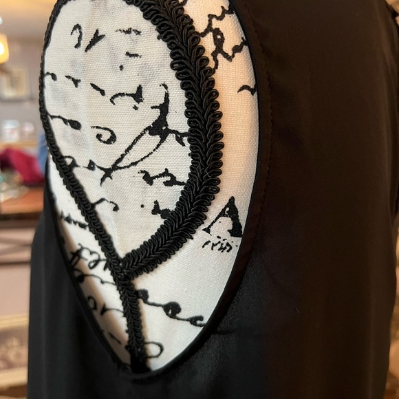 FOREVER 21 silky black sleeveless blouse. Size m - Picture 5 of 7